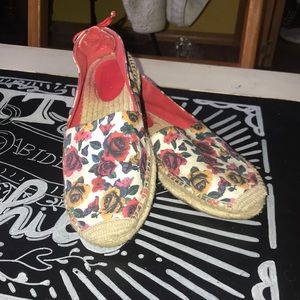 Vera Bradley-Lace back Espadrilles Rose White
